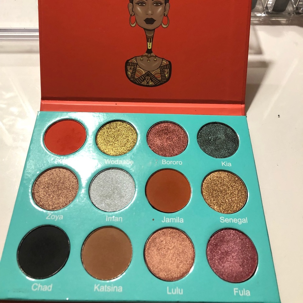 Juvias Place The Saharan Eyeshadow Palette